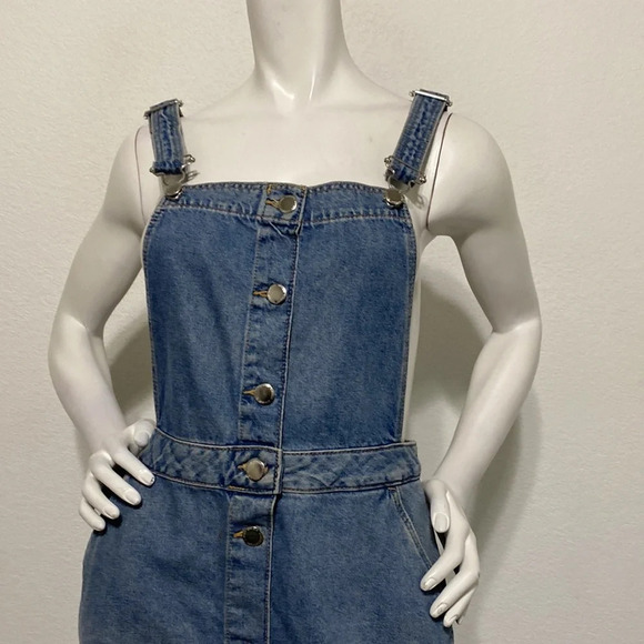 H&M Divided Blue Medium Wash Button Front Denim Bib Overalls Mini Dress Size 6 - Picture 3 of 8